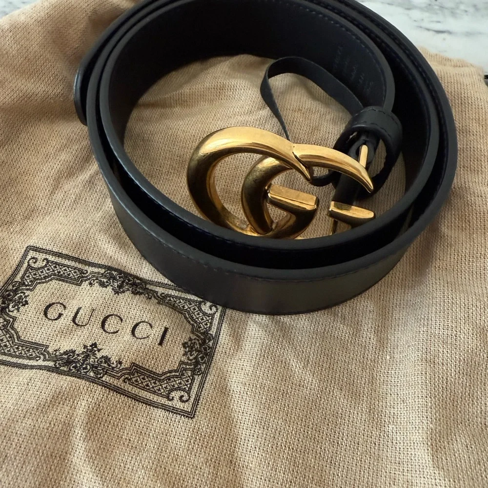 Luxury Black Gucci Belt with Gold Buckle - Picture 3 of 4